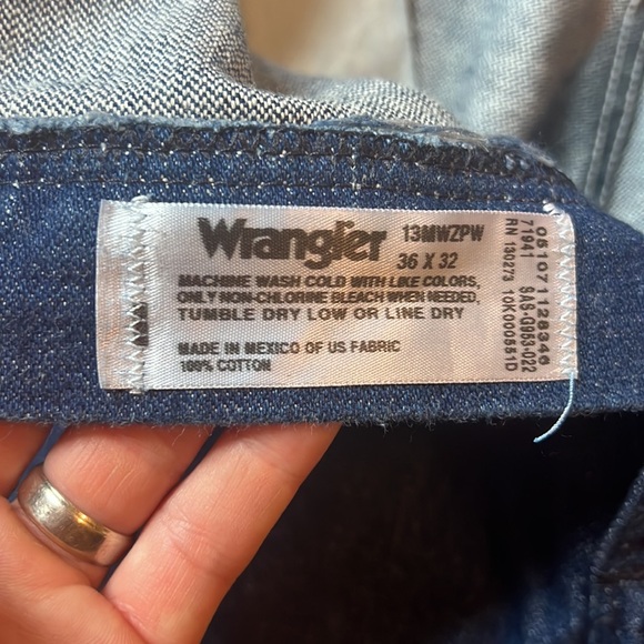 Mens Wrangler Cowboy Cut Patch Jeans - Picture 2 of 3